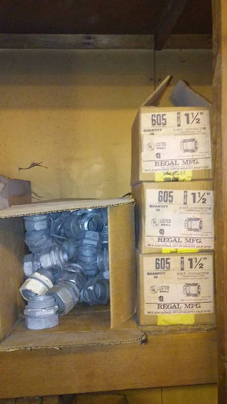 lot 392 image: 1 � E.M. T. Connector Compression Type (130)