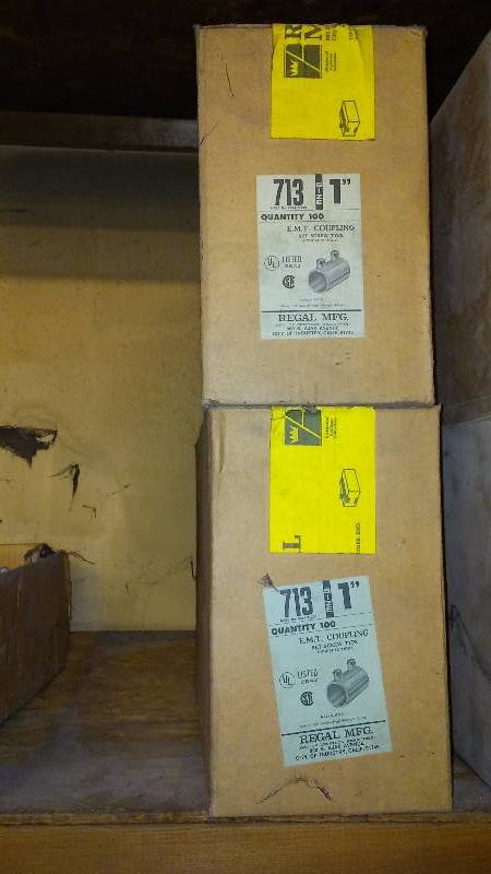 lot 413 image: 1 Inch E.M.T.  Coupling Screw Type (2 Cases of 100)