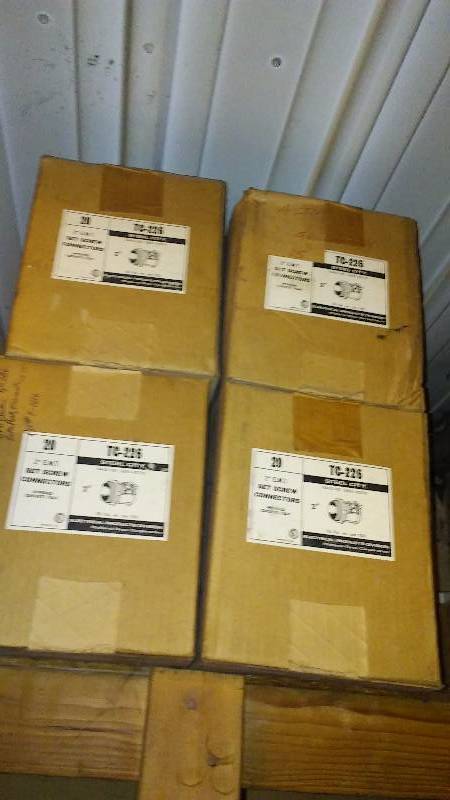 lot 420 image: 2 Inch Set Screw Couplings (8 cases of 20)
