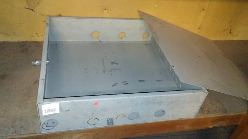 lot 422 image: Electrical Box, used, 24 X 24X 6 inches