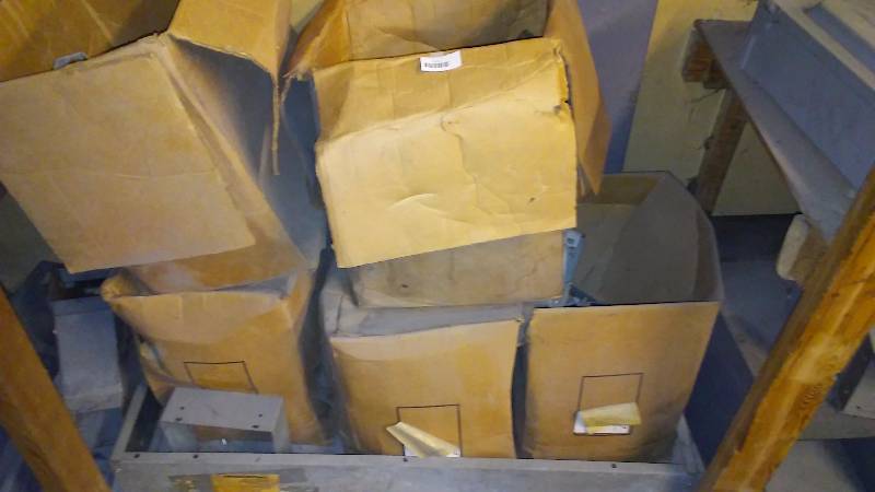 lot 424 image: 4 and 5 Inch J Hangers (5 cases)