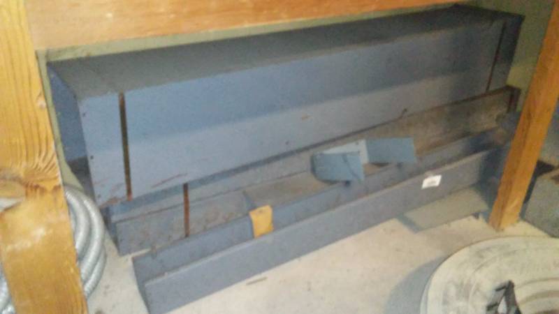 lot 425 image: 6 ft. Metal Gray Casing � see pictures for details