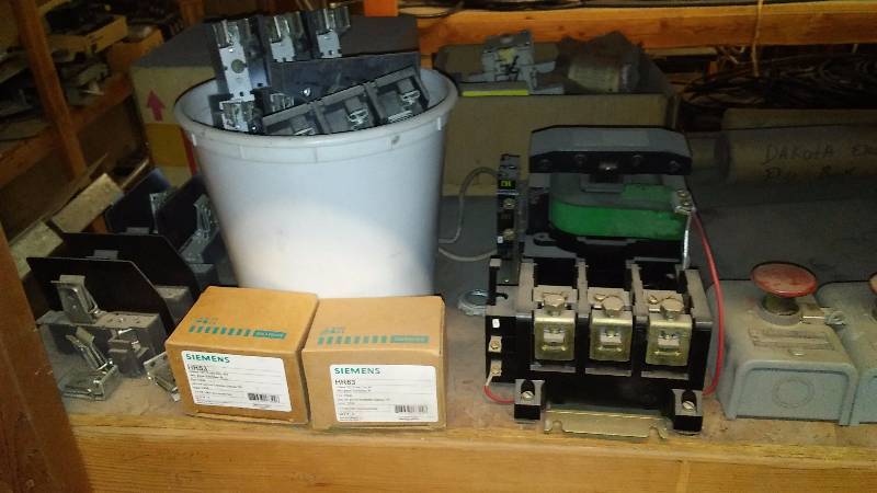 lot 451 image: Class R Fuse Clip Kit and GE 3 Phase Model No. CR 206 E 0, Control Station Knobs (2)