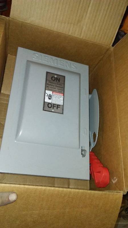 lot 464 image: NEMA Type 1 Heavy Duty Safety Switch � New in Box
