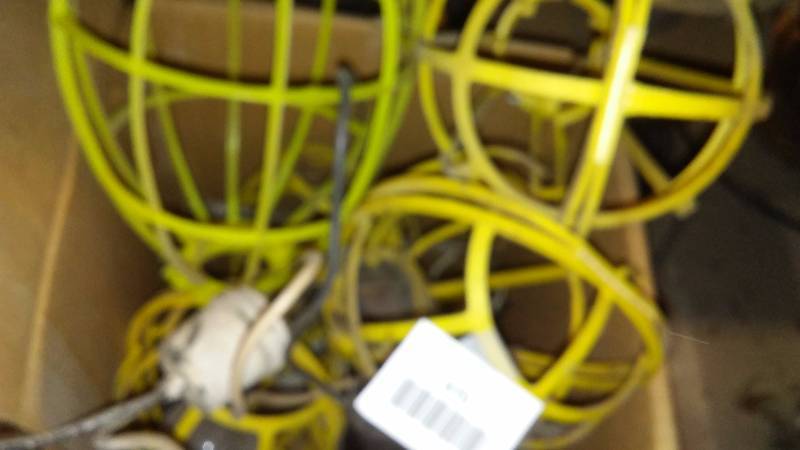 lot 476 image: Construction Work Zone Lamp and Guards (approx. 6)