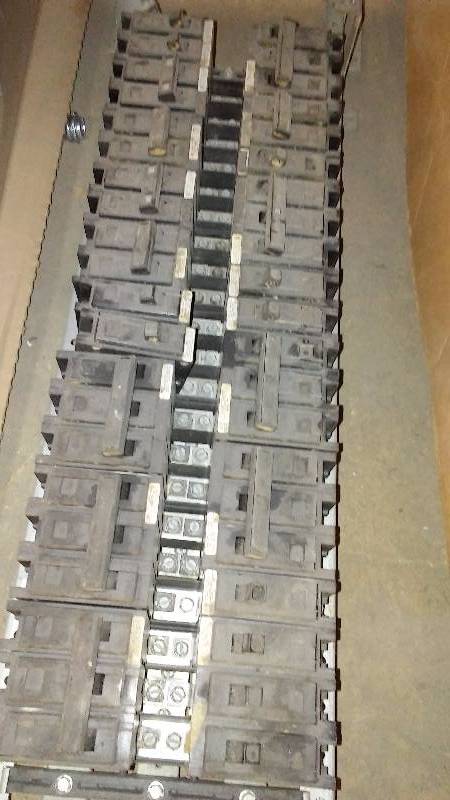 lot 489 image: 3 Phase Electrical Breaker - Used