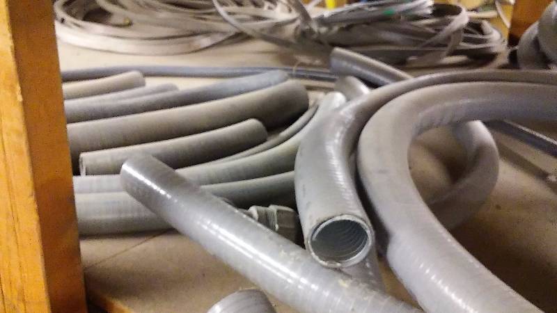 lot 498 image: Liquid Tight - Rubber wrapped conduit, various sizes and lengths, Seal Tight