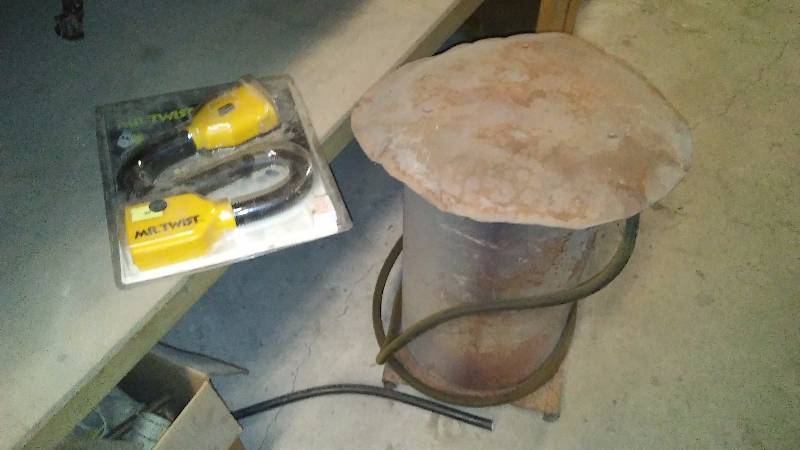 lot 520 image: Vintage Heater, Propane and Mr. Twister Light