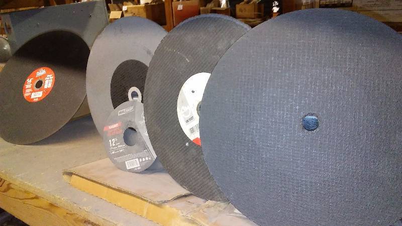 lot 521 image: 12 inch x 18 Inch (3) Masonry and Metal and 14 Inch Metal Blade (1)