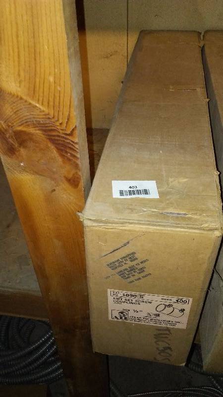 lot 404 image: � Inch E.M.T.  Set screw coupling (1 cases of 500)