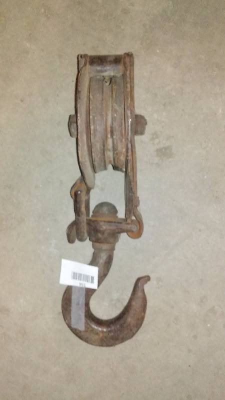 lot 556 image: Pulley, heavy duty