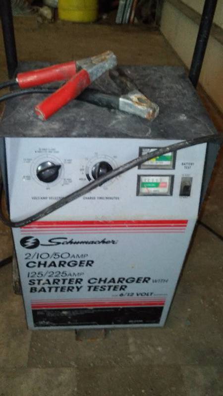 lot 578 image: Schumacher 21050 Amp Charger, 125  225 Starter Charger for 6 and 12v, with timer