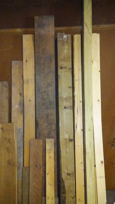 lot 586 image: Misc. Wood Pieces, Some full dimension