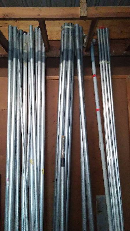 lot 590 image: Galvanized Conduit 1 �, 1 �,2, 1,34 Inches
