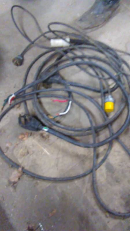 lot 645 image: Extension Cord and Pigtail, 230 V (2)
