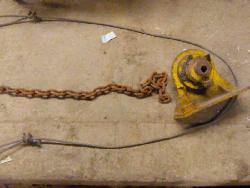 lot 650 image: Rebar Cutter, Chain and Hook, � inch Cable (approx. 7 ft.)