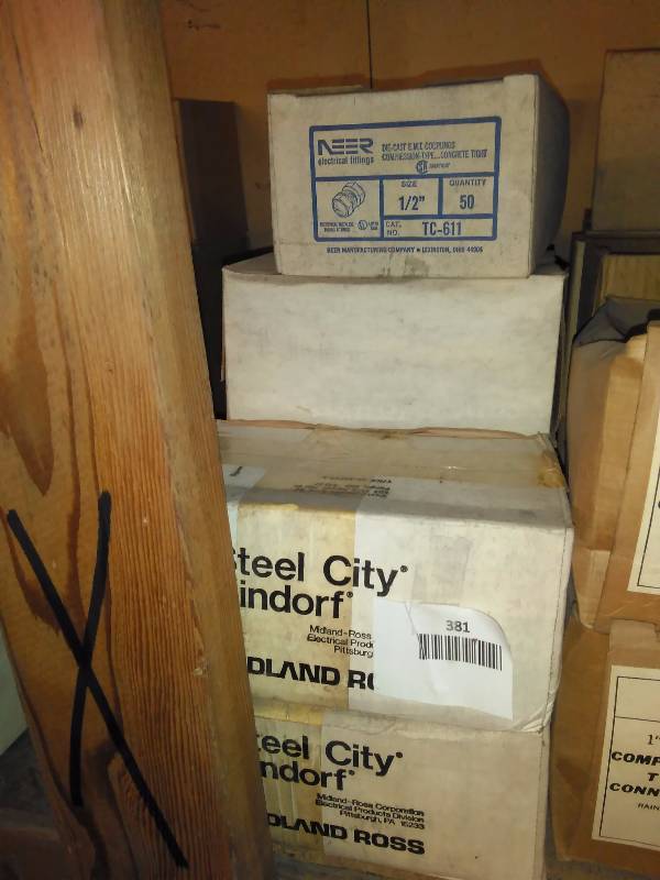 lot 381 image: � Inch Compression Type Couplings (12 boxes of 50 each)