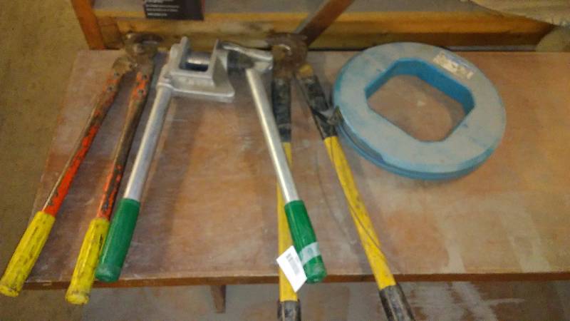 lot 660 image: Variety of Electrical Hand Tools