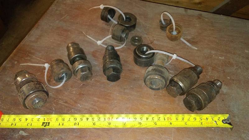 lot 671 image: Knock Out Hole Saw Blade (6) and parts