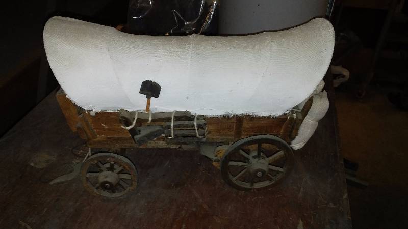 lot 677 image: Vintage Covered Wagon, 11 x 5 � x 8 Inches