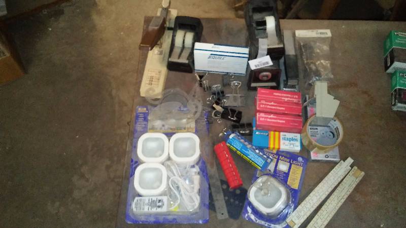 lot 687 image: Office Supplies, Staplers, tape dispenser