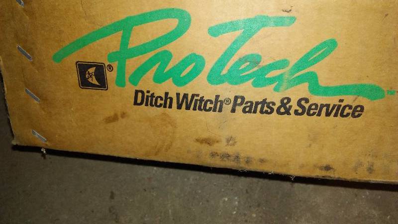lot 691 image: Ditch Witch Brand Digger teeth (24)