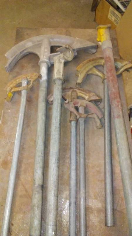 lot 694 image: Misc. Pipe Benders (7)