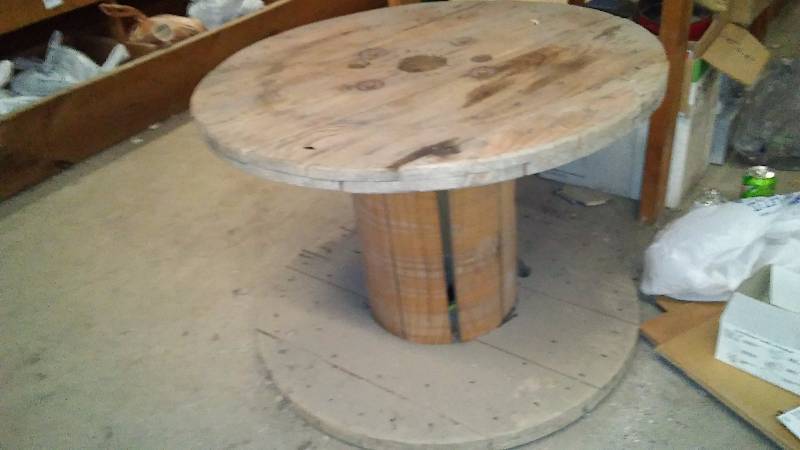 lot 701 image: Spool 21-Inches Tall, 30- Inches in Diameter