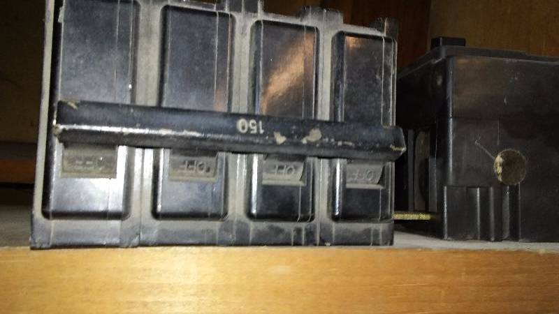 lot 709 image: Breaker Switches � See Pictures for details 10152030 Amp