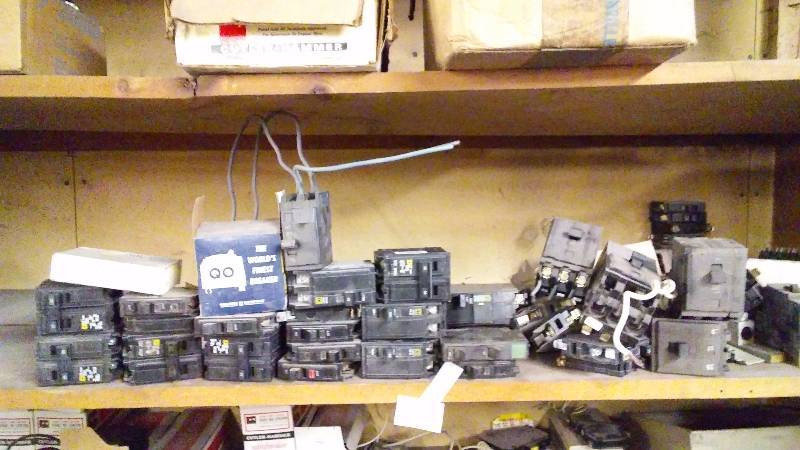 lot 710 image: Square D Breaker Switches � See Pictures for details 102030 Amp