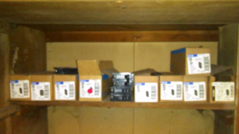 lot 717 image: Eaton BR 1520 and 30 AMP Breakers