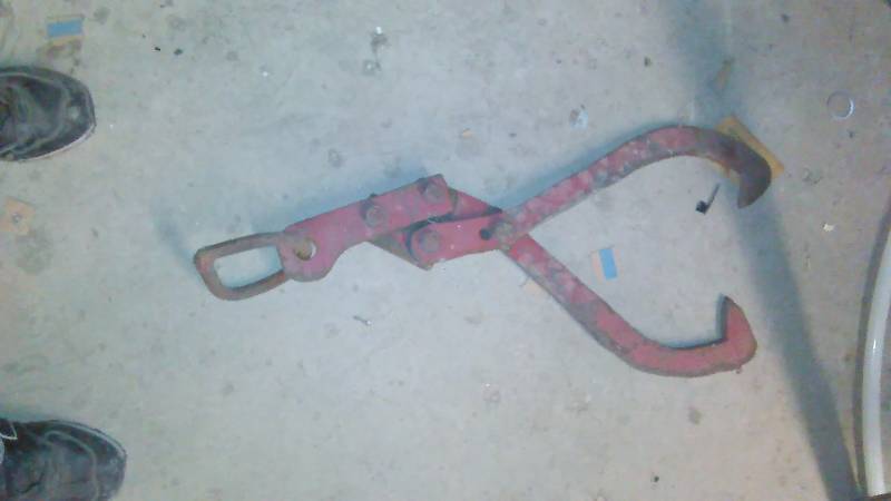 lot 720 image: Heavy Gauge Tong � 30 inches long