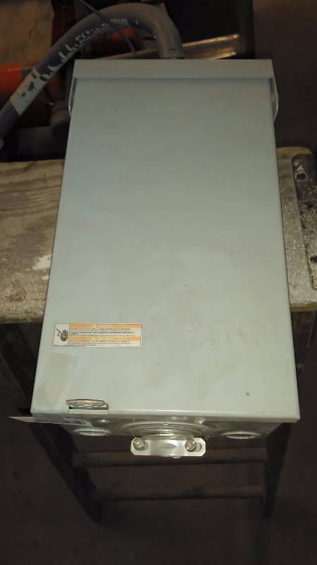 lot 722 image: Eaton Used Utility BR 24 L 125 RP