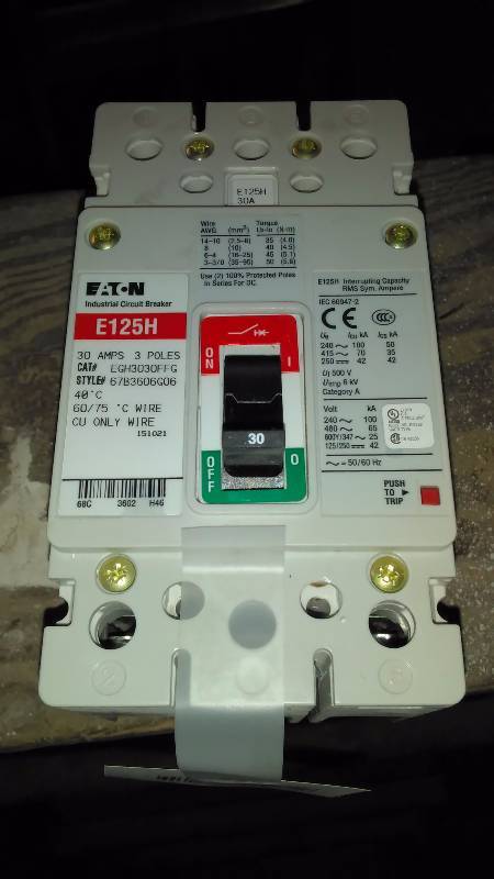 lot 723 image: Eaton, Series G Industrial Circuit Breaker 15 AMP 3 Phase - New in Box