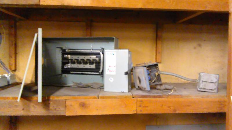 lot 727 image: I-T-E Outdoor Load Center Box � New Exterior Circuit Box Used  Eaton General Duty Safety Switch