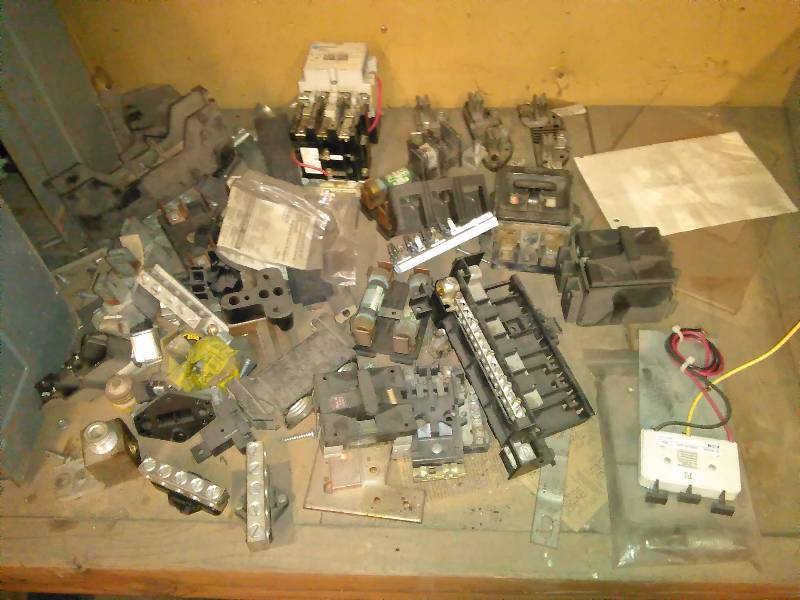 lot 733 image: Misc. Electrical