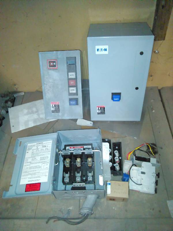 lot 734 image: Cutler Hammer Switch box, Eaton Reset Box, Siemens enclosed Switch Vacu Break 30 Amp
