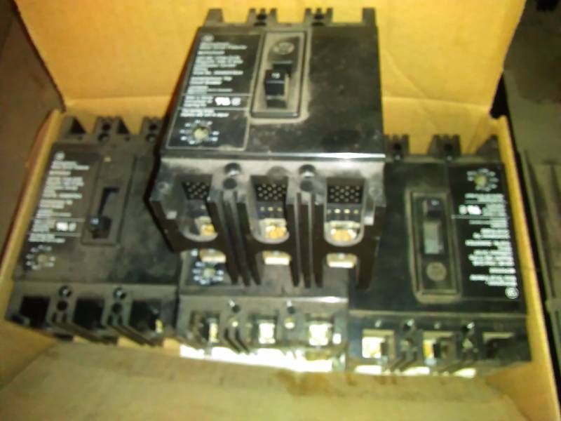 lot 741 image: GE 400 AMP Breaker, (6) Westinghouse Motor Circuit Protectors