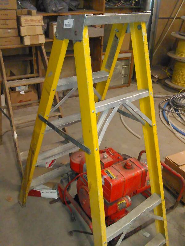 lot 744 image: 5 ft. Fiberglas Ladder