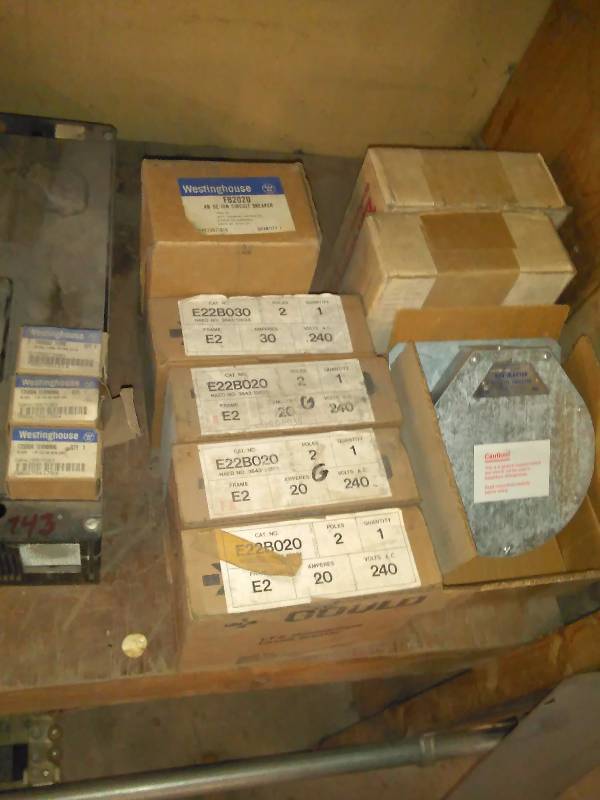 lot 745 image: Min-Master, Bin Level Indicator, (3), Gould Breakers 20 (3) and 30 (1)