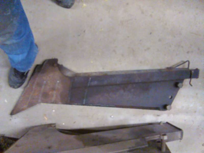 lot 14 image: Ditch Witch Plow Blades (3)