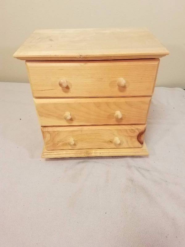 Doll Dresser