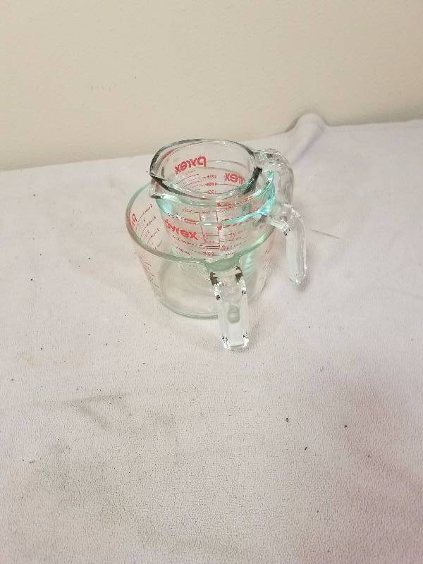 Pyrex Measure Cups Set