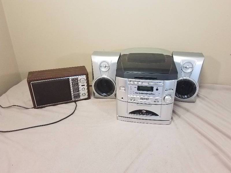 Vintage Realistic Radio and Stereo Speaker System