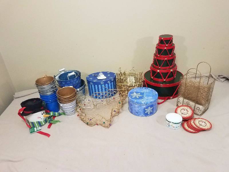 Holiday Dcor and Baskets
