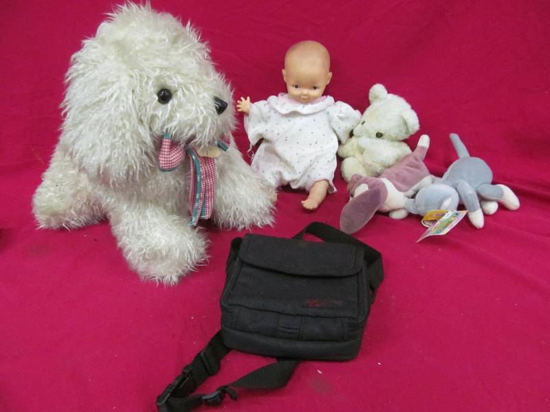 lot 43 image: stuffed animals