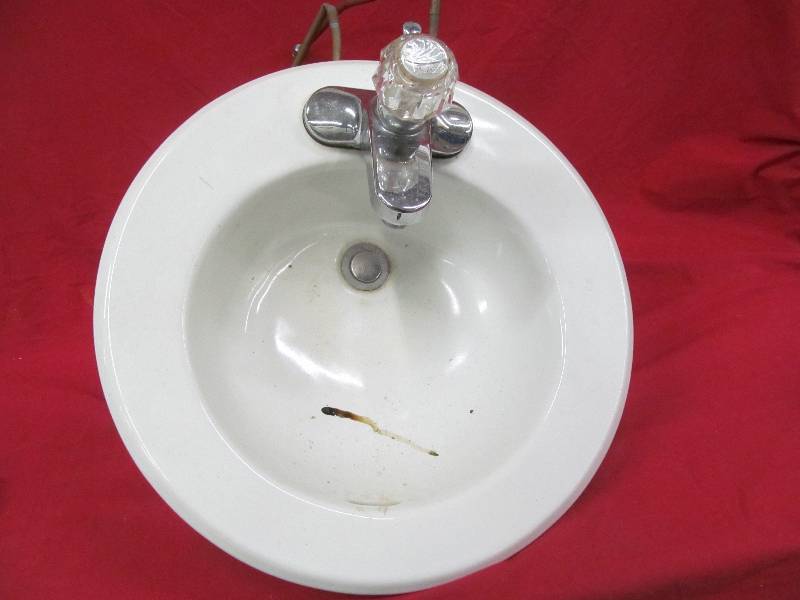 lot 73 image: bathroom sink