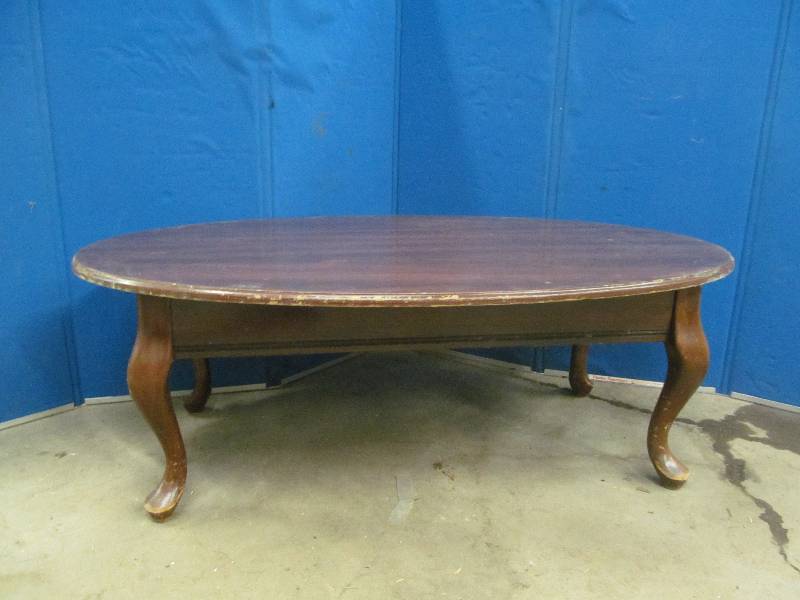 lot 78 image: coffee table