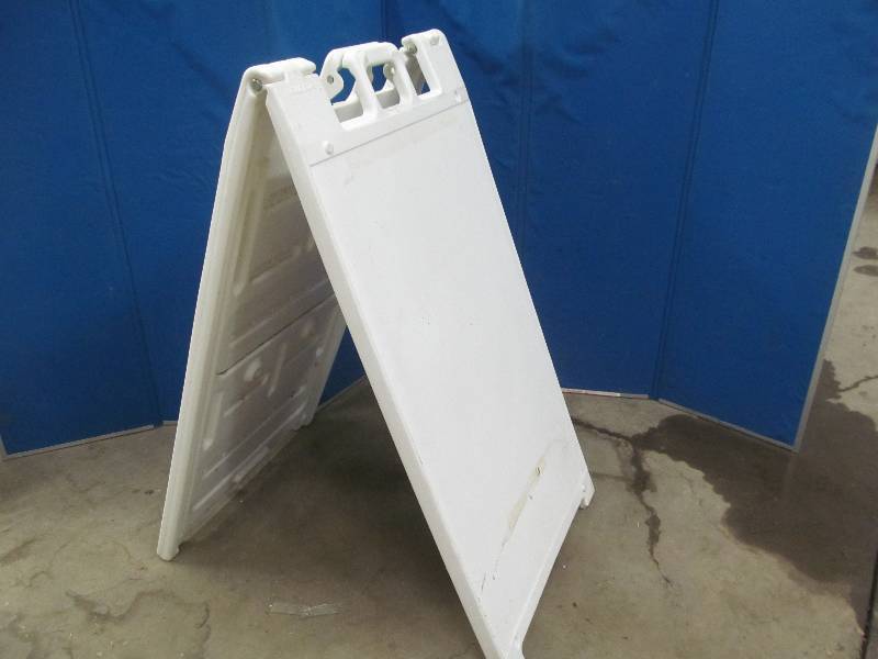 lot 105 image: sandwich board sign