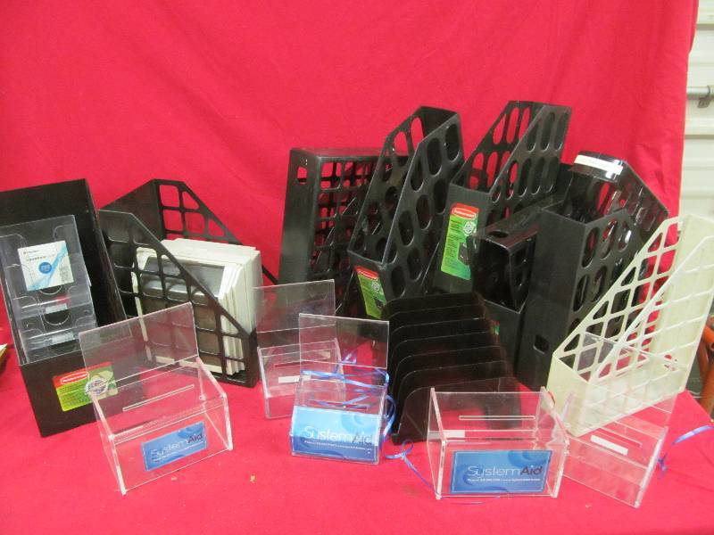 lot 113 image: Rubbermaid magazine file holders